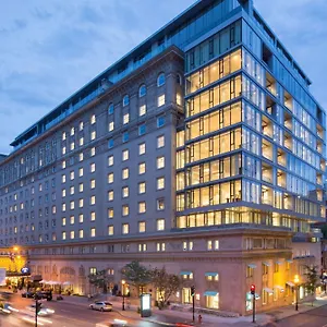 The Ritz-carlton, Отель